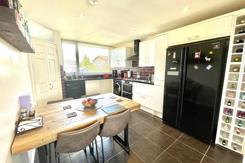 7 Harcourt Close, Egham, TW20 8BJ