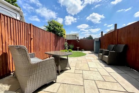 7 Harcourt Close, Egham, TW20 8BJ