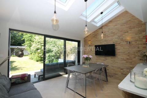109 Chestnut Grove, New Malden, KT3 3JT