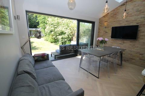 109 Chestnut Grove, New Malden, KT3 3JT