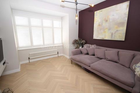 109 Chestnut Grove, New Malden, KT3 3JT