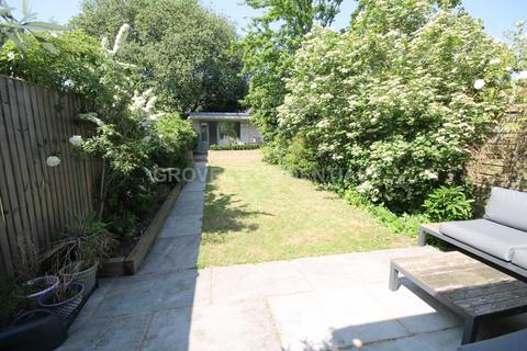 109 Chestnut Grove, New Malden, KT3 3JT
