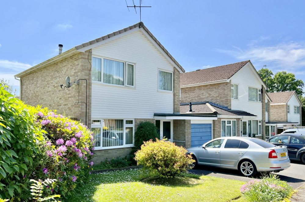 Shaw Road, Poulner, Ringwood, BH24 1XH 3 bed detached house for sale