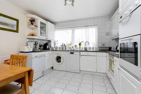 2 bedroom apartment for sale - Lucerne Close, London, N13