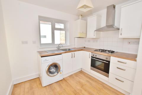 2 bedroom flat to rent, Bradstone Avenue, Folkestone, CT19 5AG
