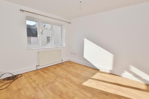 2 bedroom flat to rent, Bradstone Avenue, Folkestone, CT19 5AG