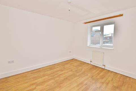 2 bedroom flat to rent, Bradstone Avenue, Folkestone, CT19 5AG