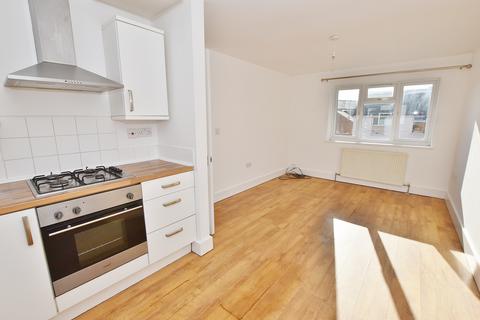 2 bedroom flat to rent, Bradstone Avenue, Folkestone, CT19 5AG