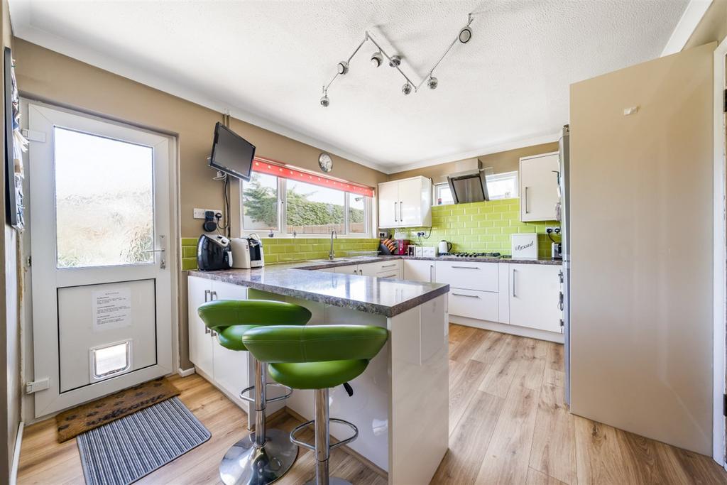 Inglewood Drive, Aldwick, Bognor Regis, PO21 4 bed detached house for