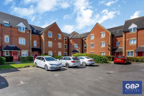 2 bedroom flat for sale - Bluebell Close, Rush Green, RM7