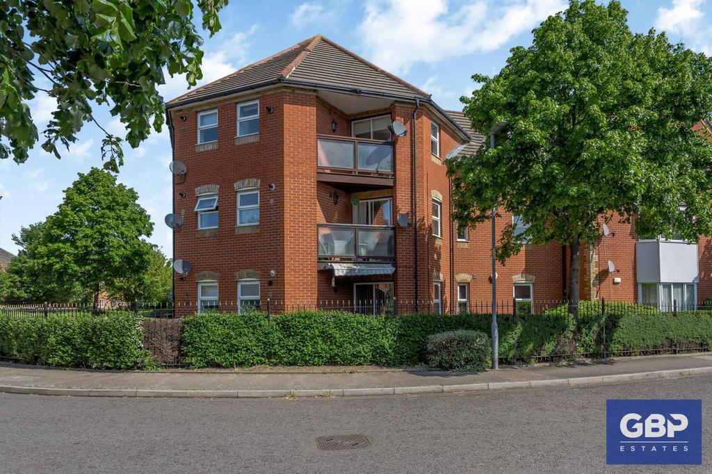 Bluebell Close, Rush Green, RM7 2 bed flat for sale £235,000