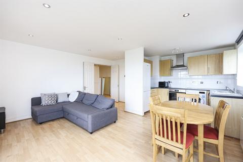 2 bedroom flat to rent, Inverness Mews, E16