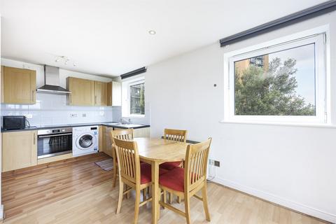 2 bedroom flat to rent, Inverness Mews, E16