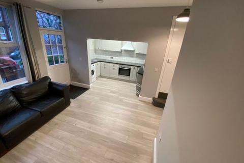 3 bedroom terraced house to rent, Brown Hill Avenue, Leeds, LS9 6DY