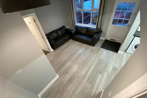 3 bedroom terraced house to rent, Brown Hill Avenue, Leeds, LS9 6DY