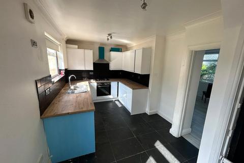 3 bedroom terraced house to rent - Ringshall Road, Orpington, BR5