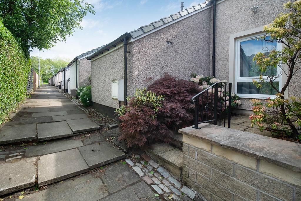Darroch Way, Cumbernauld G67 3 bed end of terrace house for sale £127,500