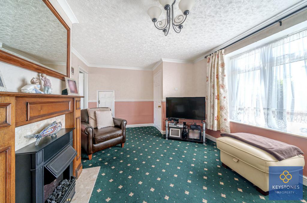 Chigwell View, Collier Row, RM5 3 bed end of terrace house for sale £