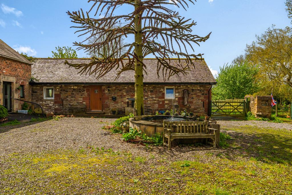 Guards Hill, Walton, Brampton, Cumbria, CA8 2EB 6 bed detached house