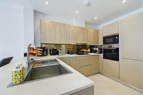 4 bedroom end of terrace house to rent, Aspen Road, High Wycombe, HP10 9FA