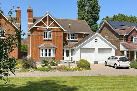 5 Brackens Way, Lymington, SO41 3TL