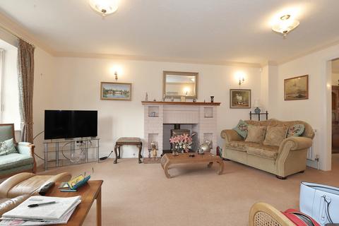 5 Brackens Way, Lymington, SO41 3TL