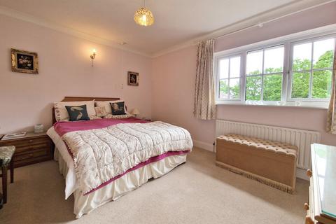 5 Brackens Way, Lymington, SO41 3TL