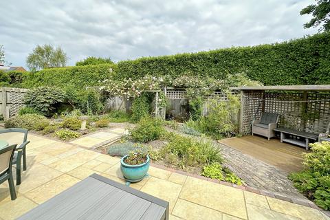 5 Brackens Way, Lymington, SO41 3TL