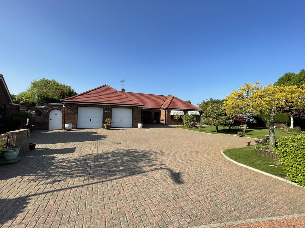 Delph Fields, Long Sutton 3 bed detached bungalow for sale £549,995