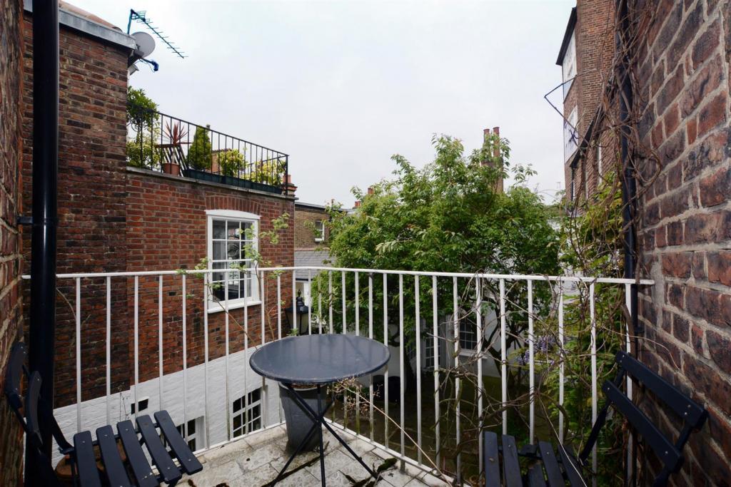 Golden Yard, Hampstead Village, NW3 2 bed end of terrace house to rent
