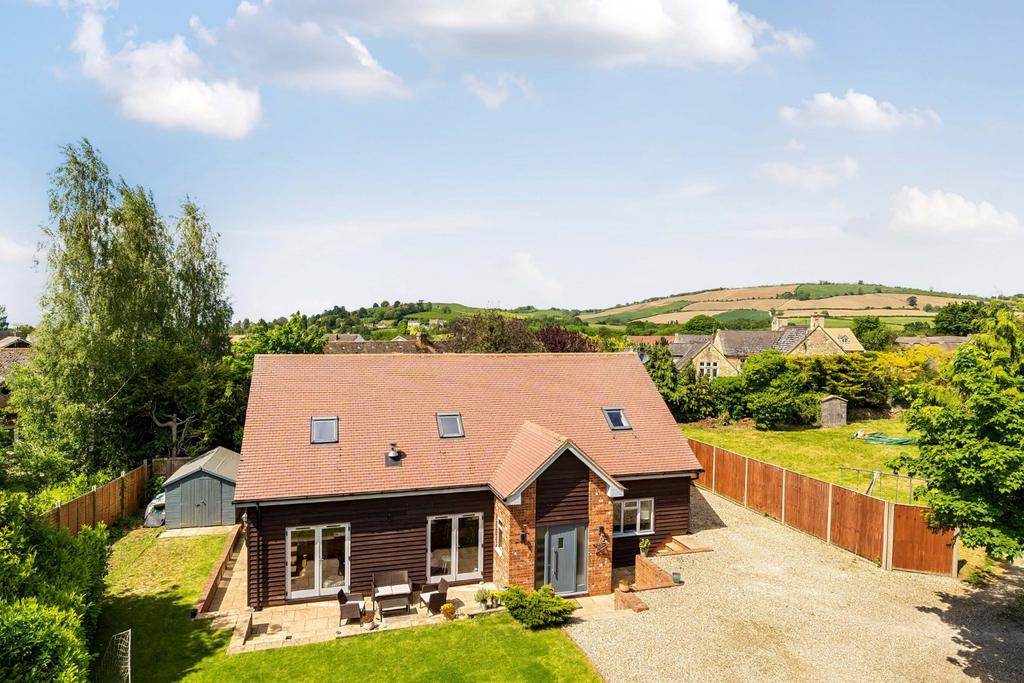 Gretton Road, Gotherington, Cheltenham, Gloucestershire, GL52 4 bed