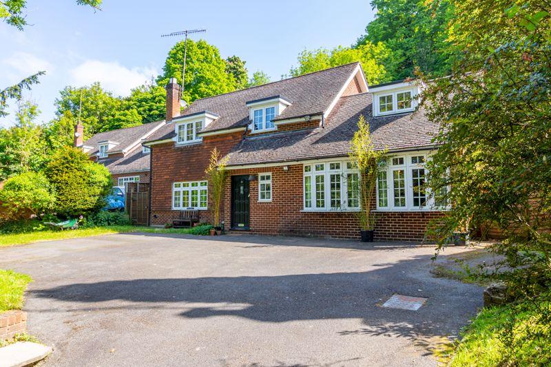 Southview Road, Warlingham 5 bed detached house for sale £735,000