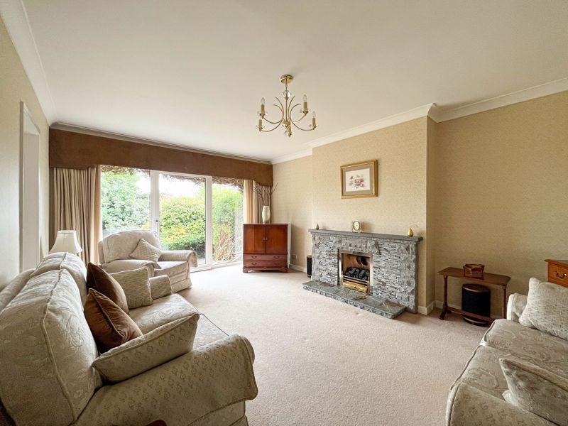 Larkspur Avenue, Burntwood, WS7 4SR 3 bed semidetached bungalow for