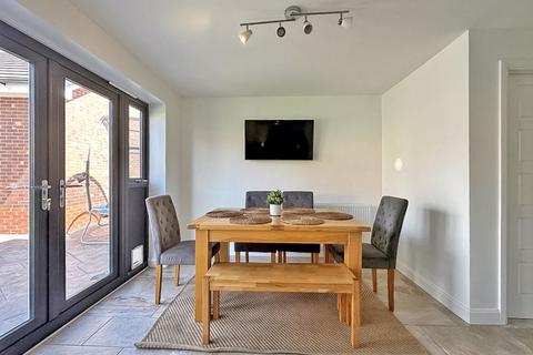 23 Snetterton Gardens, Wolverhampton, WV10 6FE