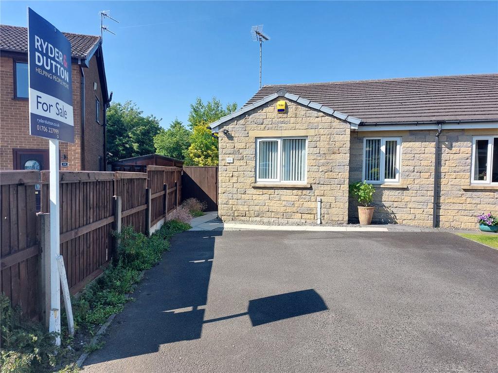 Hoghton Avenue, Bacup, Rossendale, OL13 2 bed semidetached bungalow