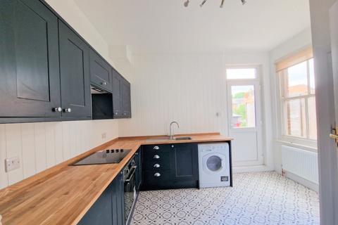 4 bedroom apartment to rent, Meads Street, Eastbourne