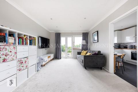 136 Avenue Road, London, N14 4DU