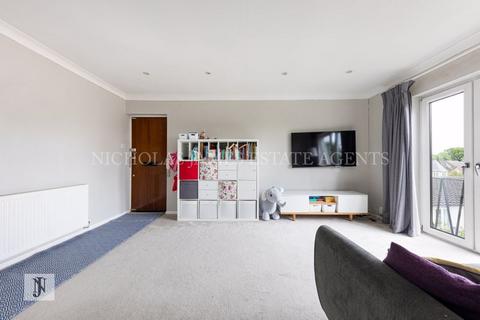 136 Avenue Road, London, N14 4DU
