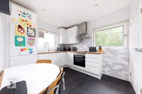 136 Avenue Road, London, N14 4DU