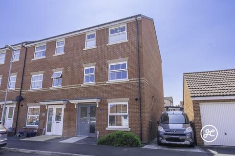 4 bedroom end of terrace house for sale - Lavinia Way, Bridgwater