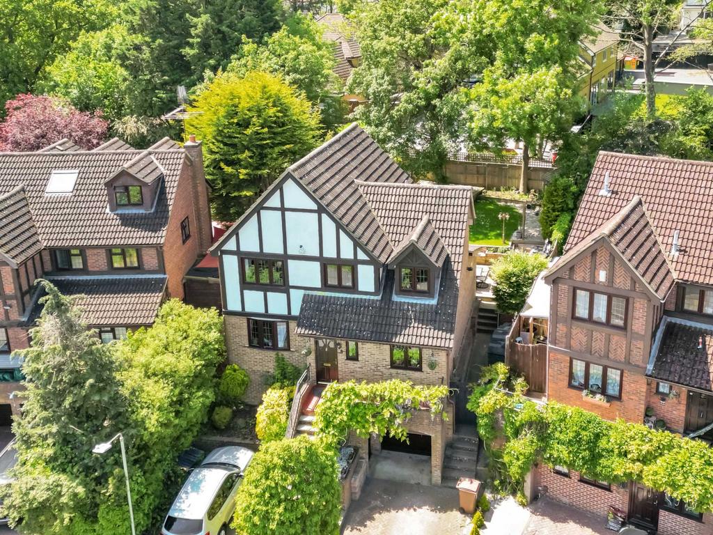 Ryhill Way, Lower Earley 4 bed detached house for sale £750,000