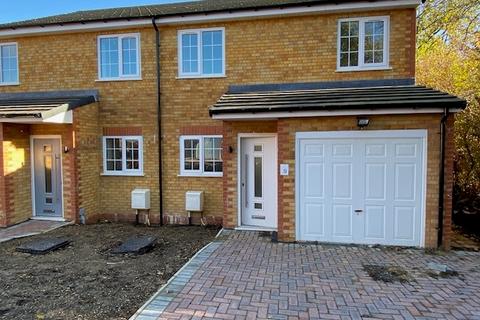 4 bedroom semi-detached house to rent, Wingate Road, Luton