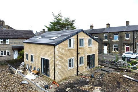 4 bedroom detached house for sale, Commercial Street, Queensbury, Bradford, West Yorkshire, BD13