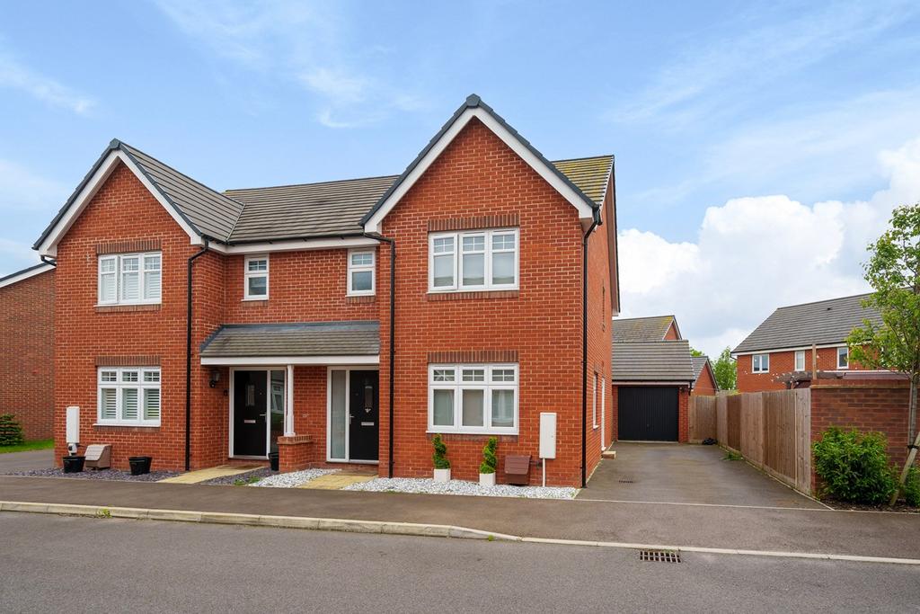 Faraday Corner, Shefford, SG17 3 bed semidetached house for sale £