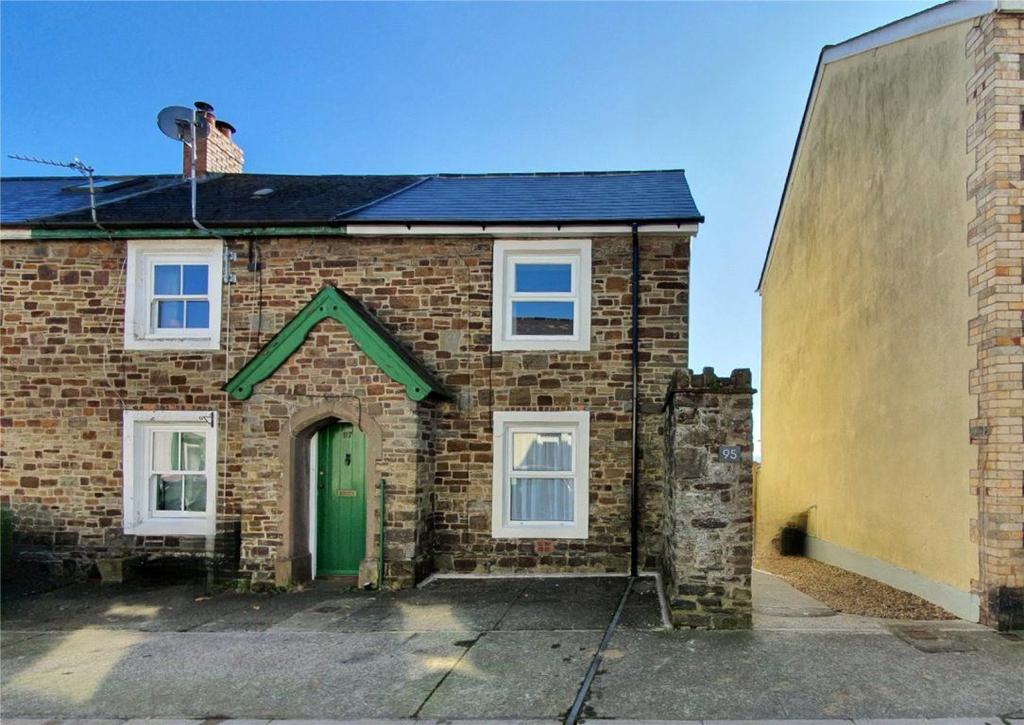 Well Street, Great Torrington, Devon 3 bed detached house £775 pcm (£179 pw)