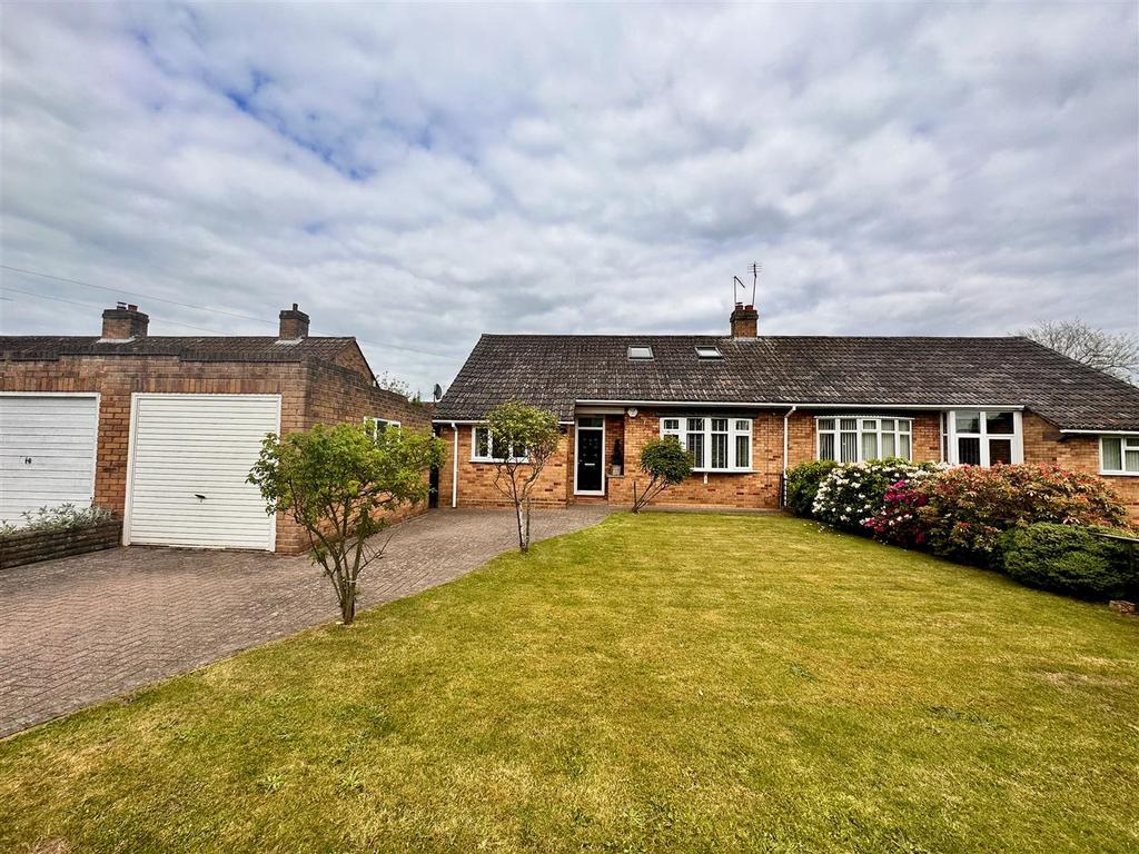 Ringhills Road, Bilbrook, Wolverhampton 3 bed semidetached bungalow