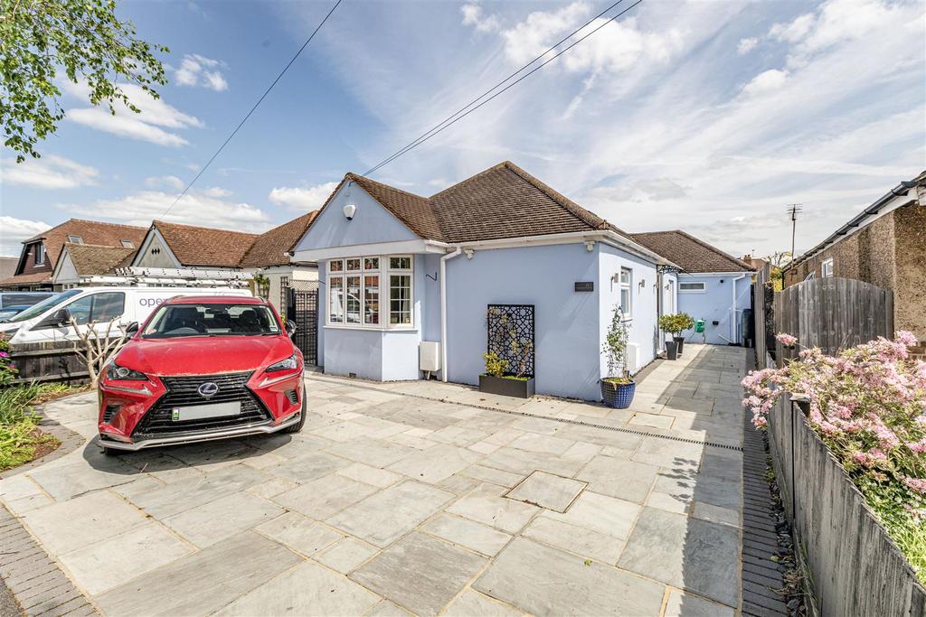 Farleigh Road, New Haw 4 bed detached bungalow for sale £650,000