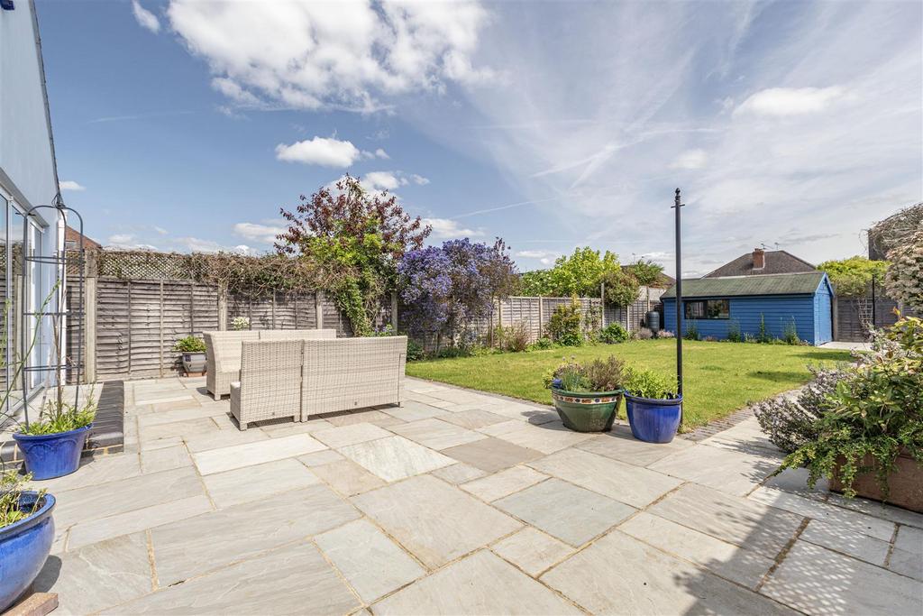 Farleigh Road, New Haw 3 bed detached bungalow - £625,000