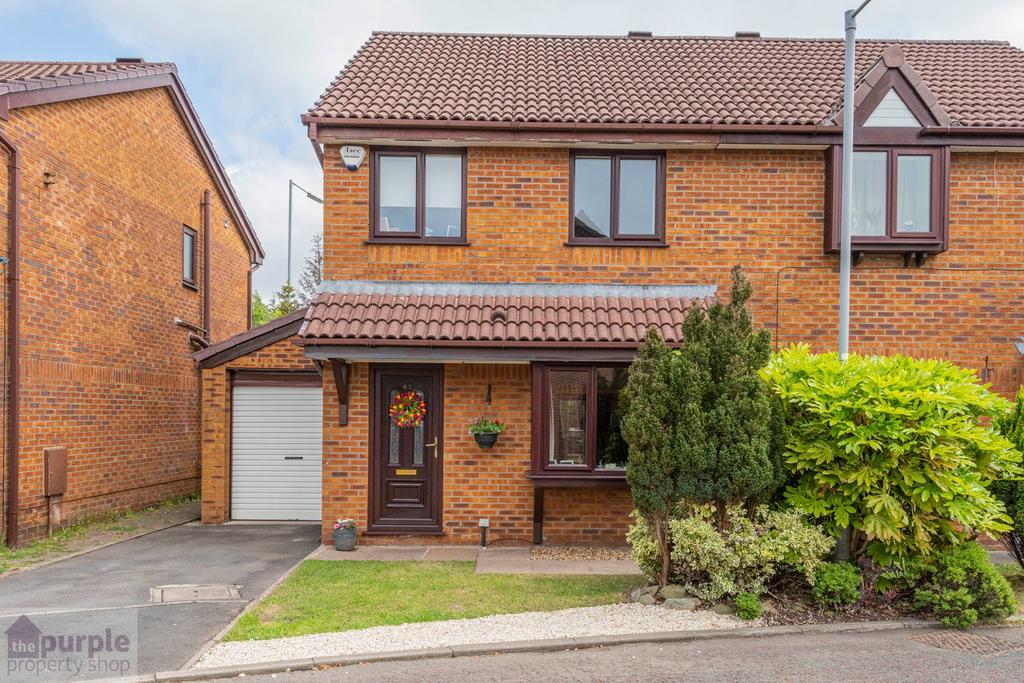 Claydon Drive, Radcliffe, M26 3 bed semidetached house for sale £240,000