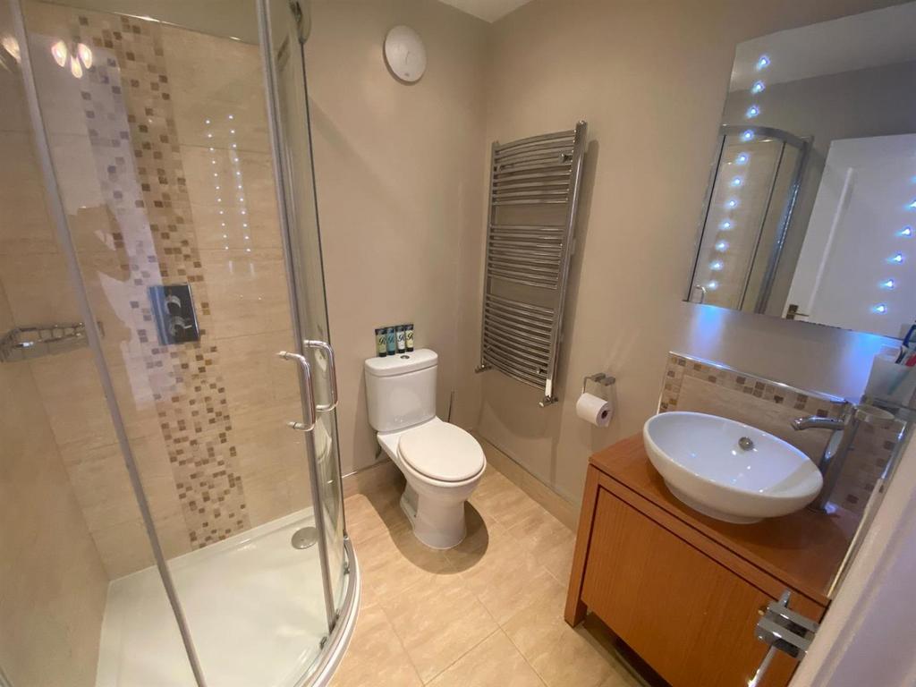 En-suite 1.jpg